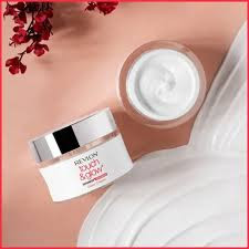 Revlon Touch and Glow Advanced Radiance Glow Cream (50gm)